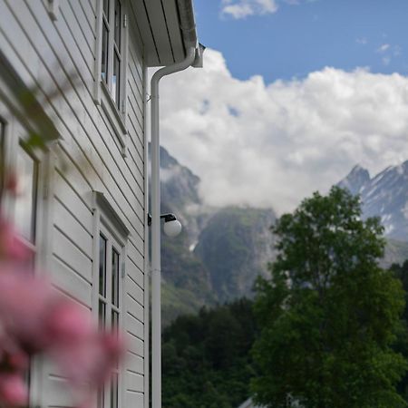 Villa Ostigard 1810 Åndalsnes Exterior foto