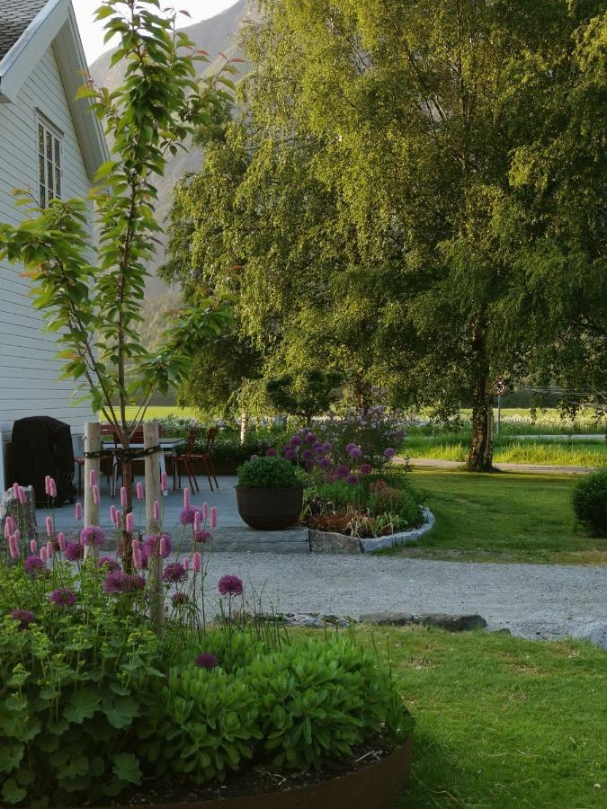 Villa Ostigard 1810 Åndalsnes Exterior foto