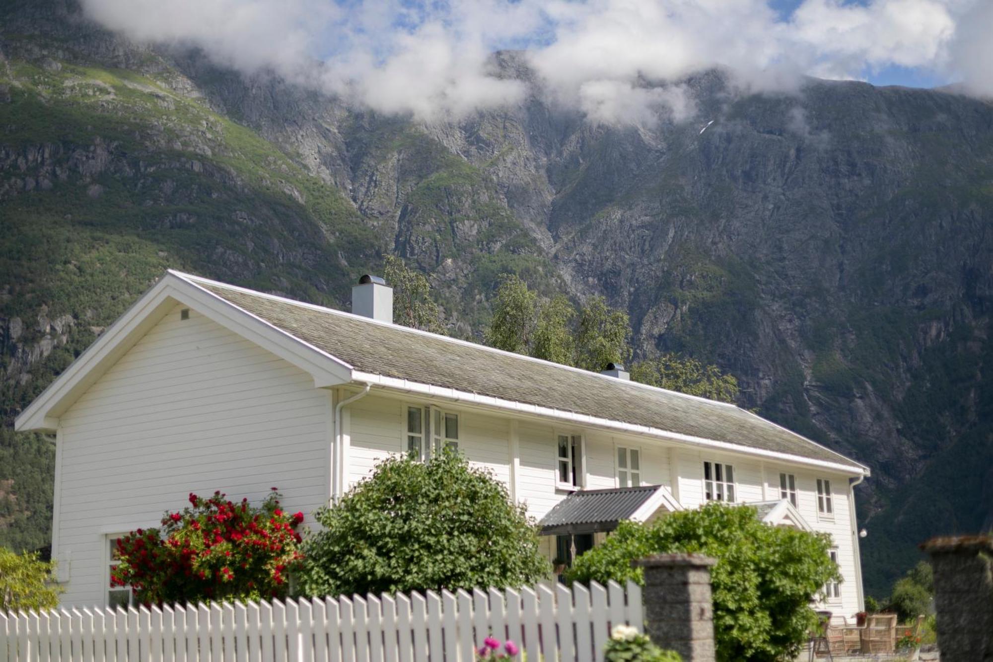 Villa Ostigard 1810 Åndalsnes Exterior foto