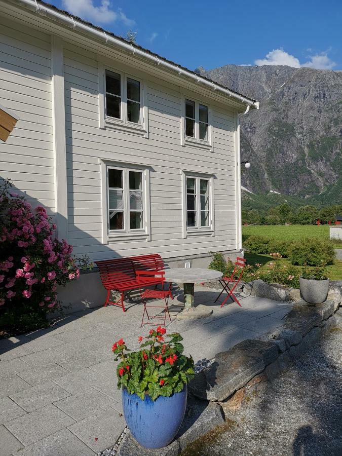 Villa Ostigard 1810 Åndalsnes Exterior foto
